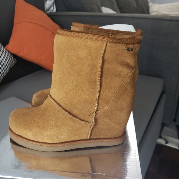 Beautiful Wedge boots - Picture 2 of 13